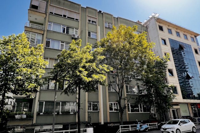 Mevlüt Pehlivan Sokak Karataş Apartmanı