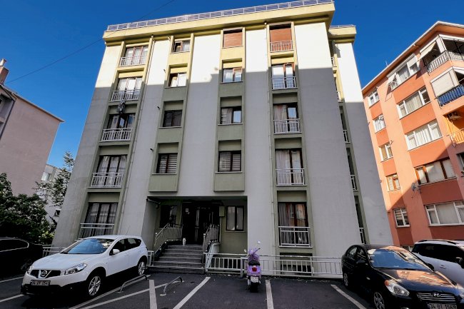 Fikri Öneş Sokak Nur Apartmanı