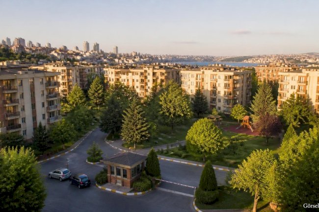 Mediko Sitesi – Balmumcu ve Mecidiye’de Alçak Katlı, Yeşil Alanlarla Çevrili Köklü Site Yaşamı